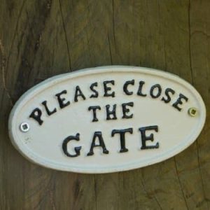 Cast Iron Please Close The Gate sign